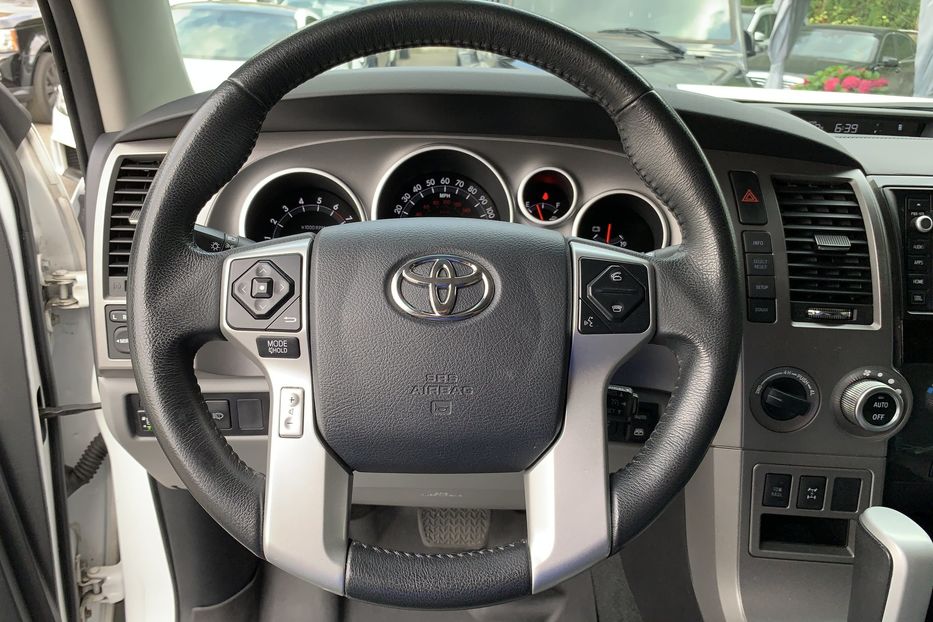 Продам Toyota Sequoia Limited 2014 года в Киеве