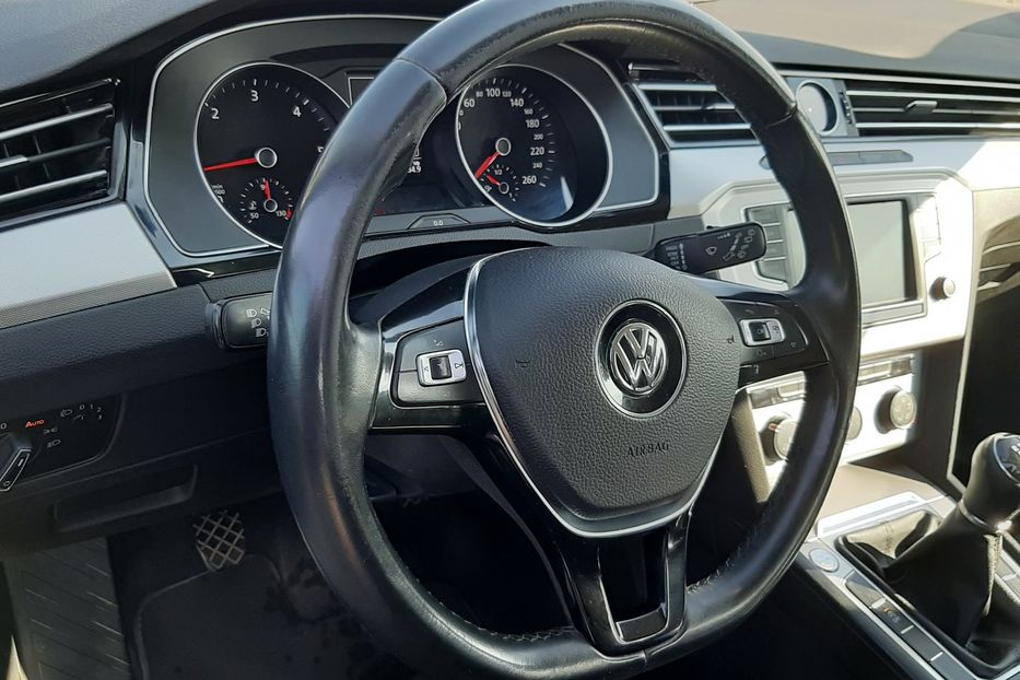 Продам Volkswagen Passat B8 BIUE MOTION 2016 года в Киеве