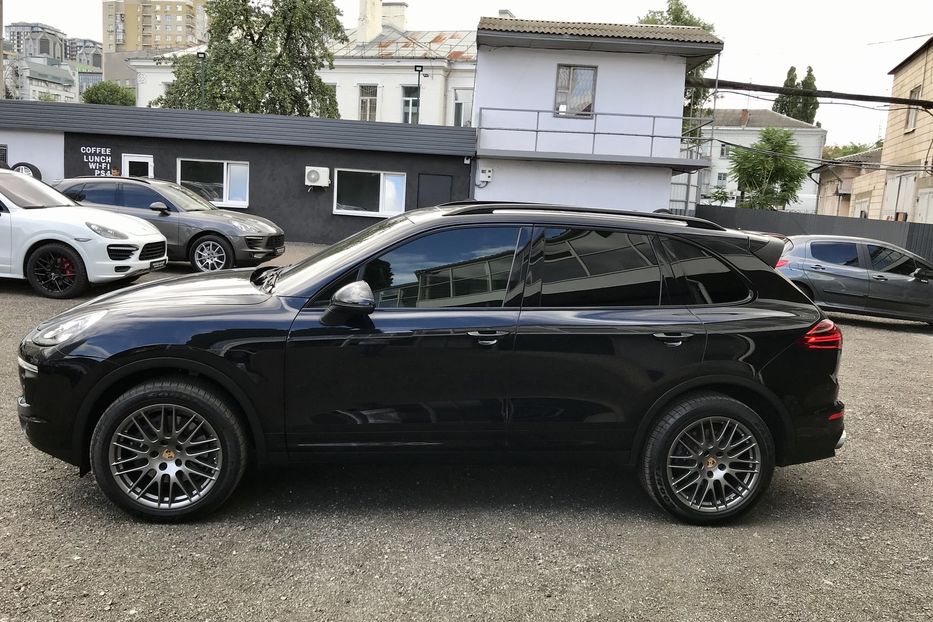 Продам Porsche Cayenne 2016 года в Киеве