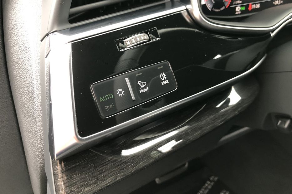 Продам Audi Q8 55 TFSI 2018 2018 года в Киеве