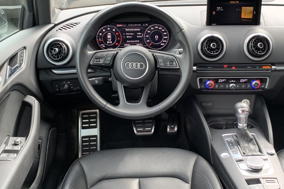 Продам Audi A3  2.0T S-line 2017 года в Киеве