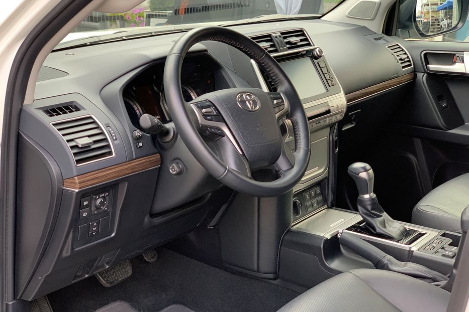 Продам Toyota Land Cruiser Prado PRESTIGE 2019 года в Киеве