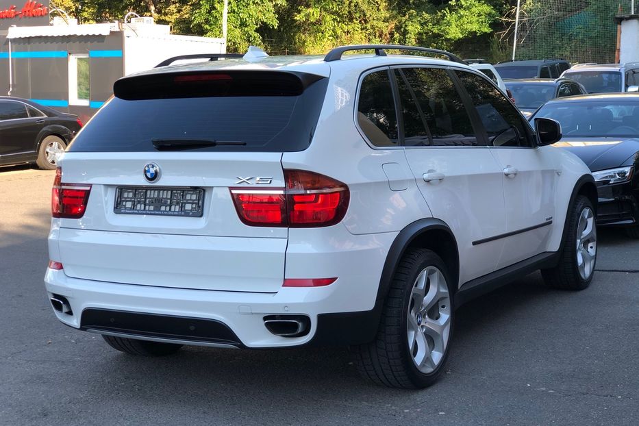 Продам BMW X5 Xdrive 50i 2011 года в Киеве