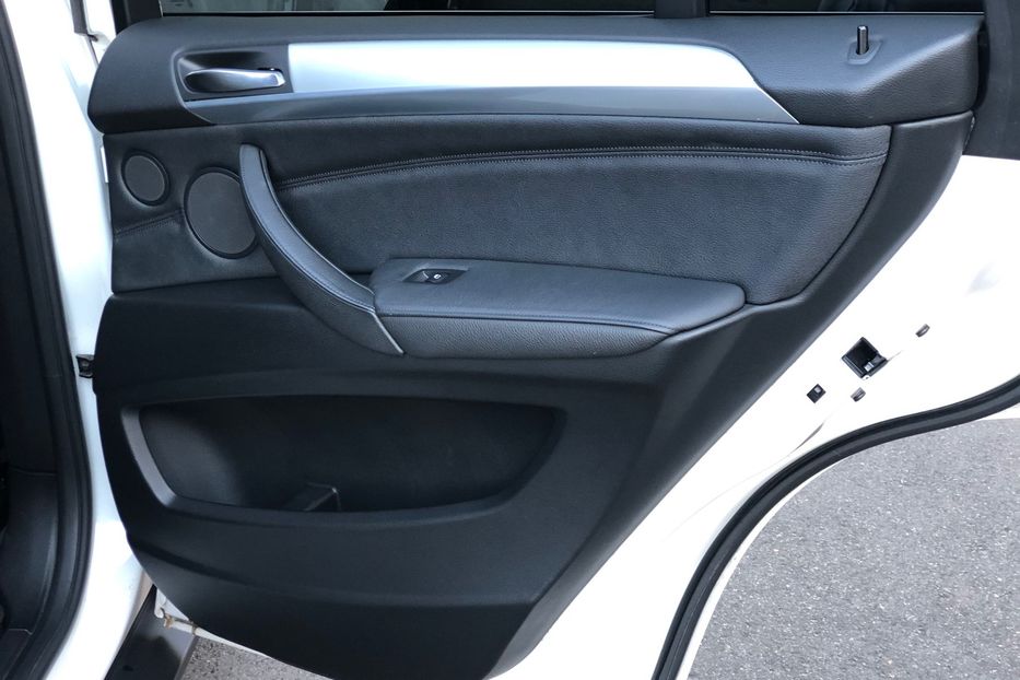 Продам BMW X5 Xdrive 50i 2011 года в Киеве