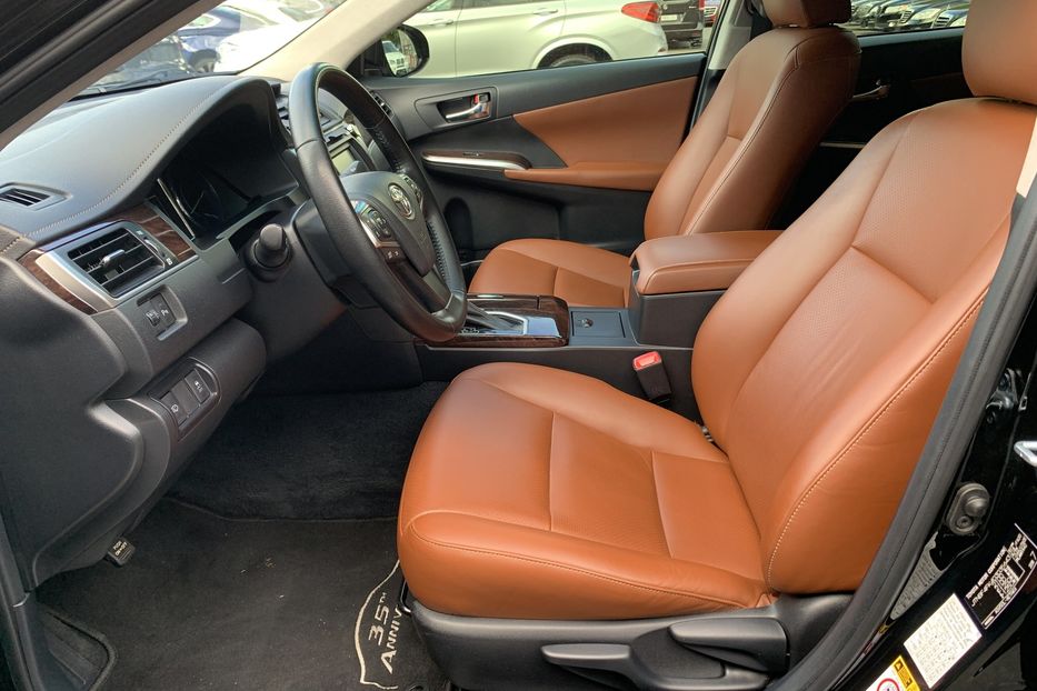 Продам Toyota Camry 35th ANNIVERSARY 2017 года в Киеве