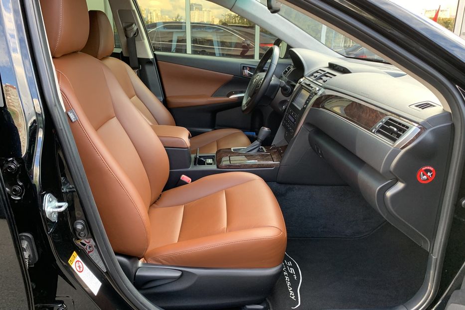 Продам Toyota Camry 35th ANNIVERSARY 2017 года в Киеве