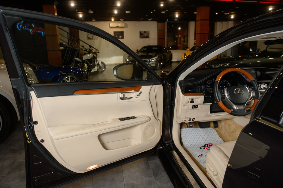 Продам Lexus ES 300 2013 года в Одессе