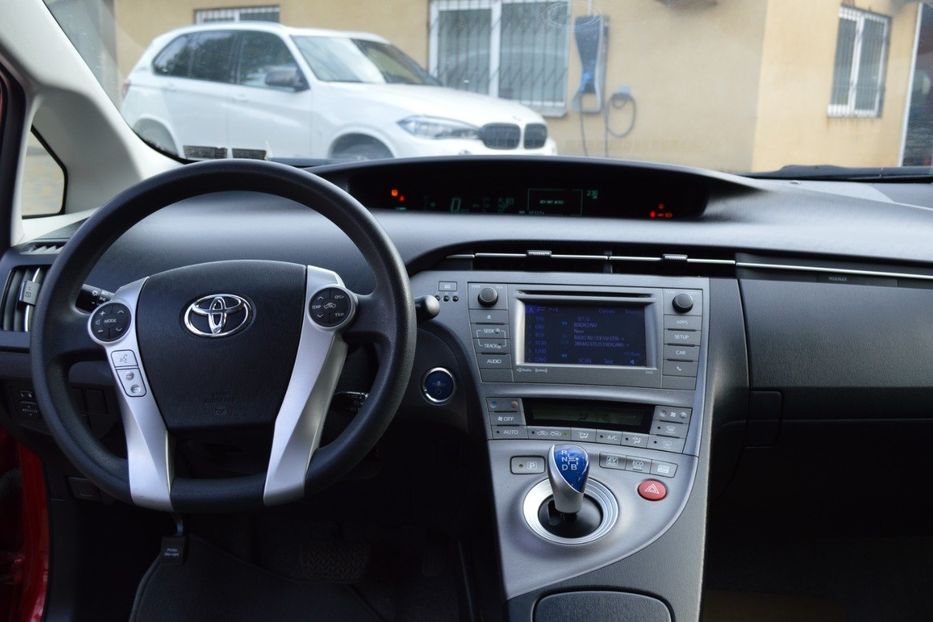 Продам Toyota Prius hybrid 2013 года в Одессе