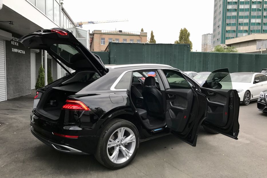 Продам Audi Q8 50 TDI quattro Официал 2019 года в Киеве