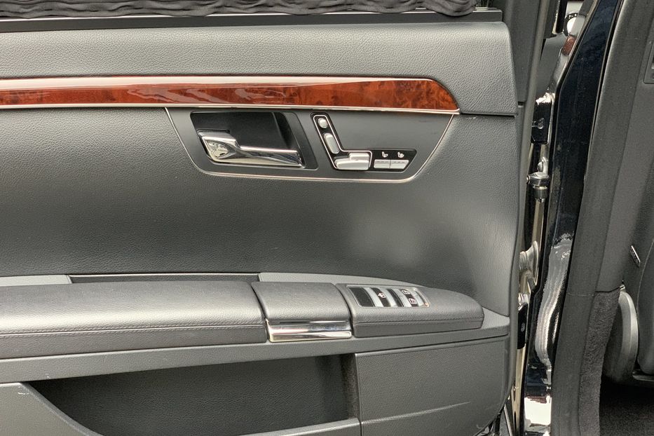 Продам Mercedes-Benz S-Class 500 4 Matic  Style 63 AMG 2008 года в Киеве