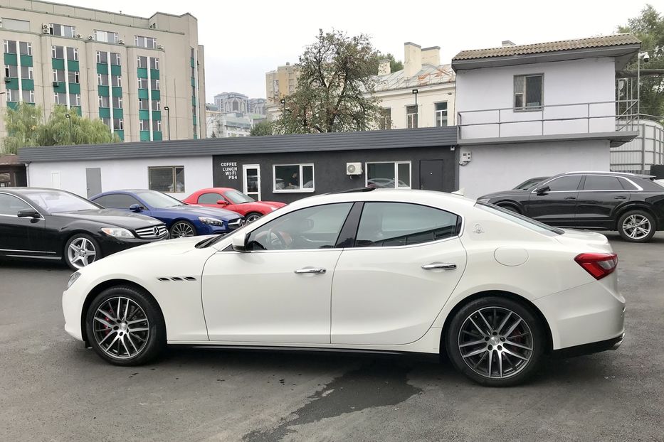 Продам Maserati Ghibli SQ4 2016 года в Киеве