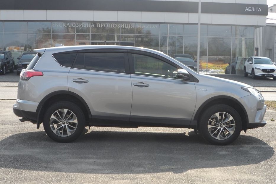 Продам Toyota Rav 4 2016 года в Днепре