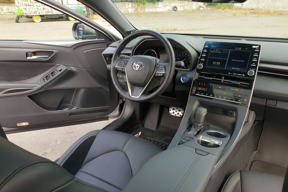 Продам Toyota Avalon HYBRID 2018 года в Киеве