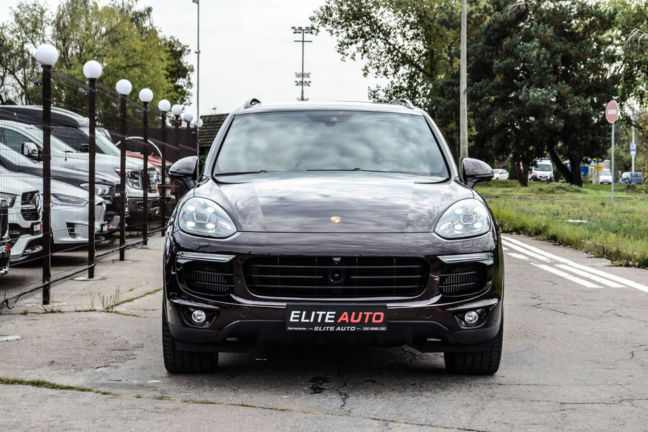 Продам Porsche Cayenne Diesel 4.2 2015 года в Киеве