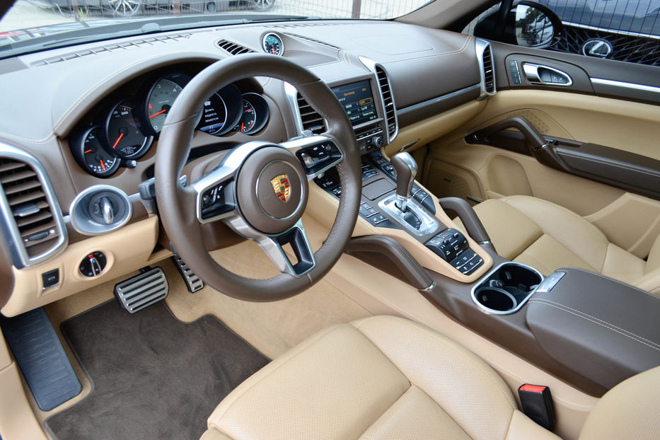 Продам Porsche Cayenne Diesel 4.2 2015 года в Киеве