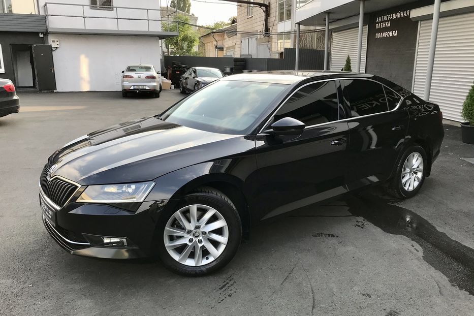 Продам Skoda Superb 1.8 TSI 2017 года в Киеве