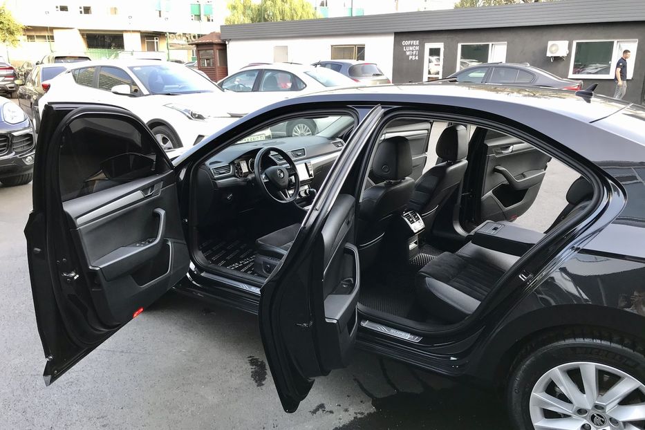 Продам Skoda Superb 1.8 TSI 2017 года в Киеве