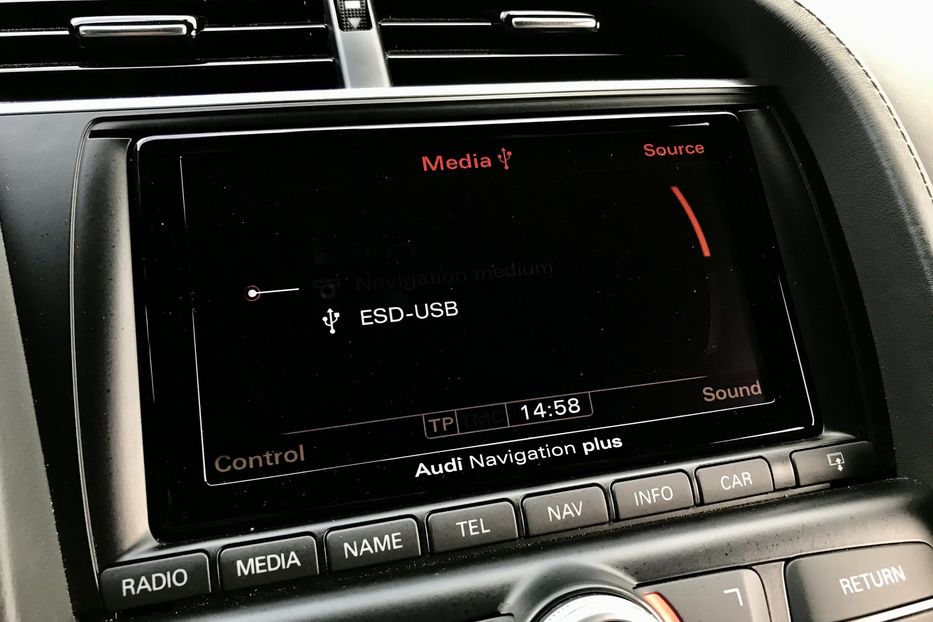 Продам Audi R8 V10 2013 года в Киеве