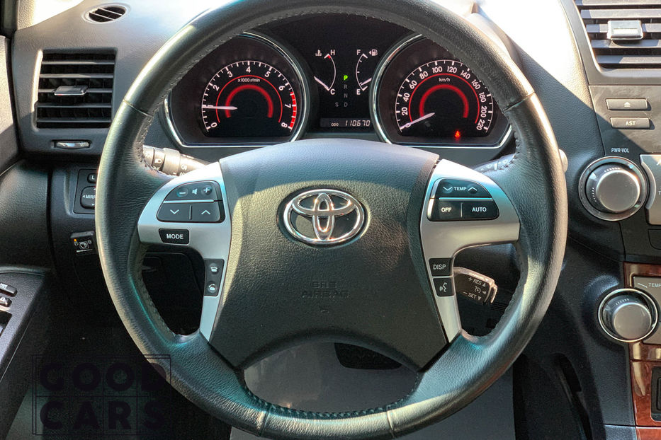 Продам Toyota Highlander Luxe  2011 года в Одессе