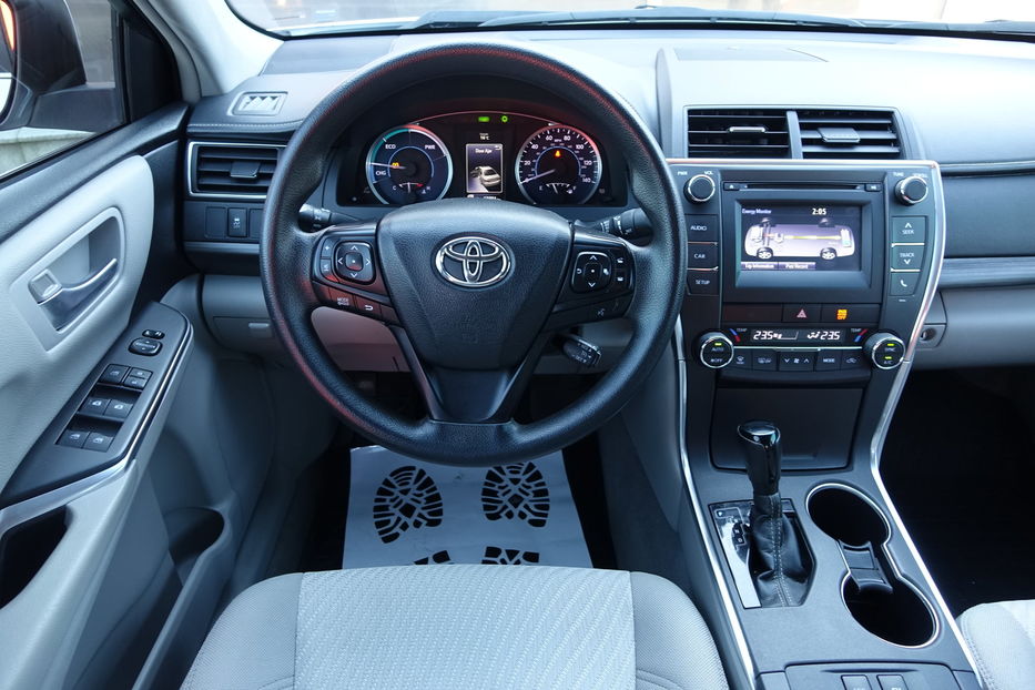 Продам Toyota Camry HYBRIDE 2017 года в Одессе