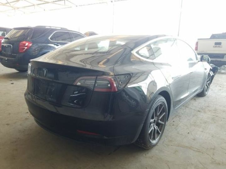 Продам Tesla Model 3 2018 года в Черновцах