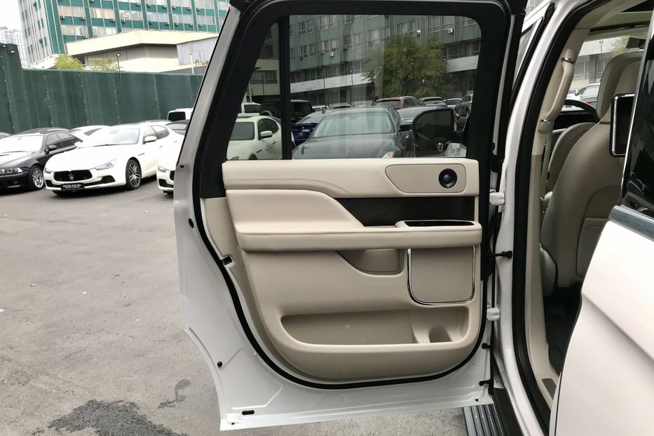 Продам Lincoln Navigator 2018 года в Киеве