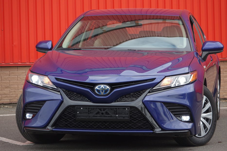 Продам Toyota Camry HYBRIDE 2019 года в Одессе