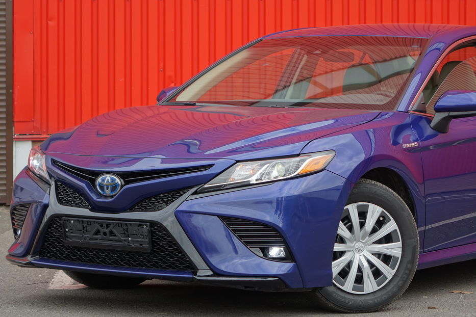 Продам Toyota Camry HYBRIDE 2019 года в Одессе