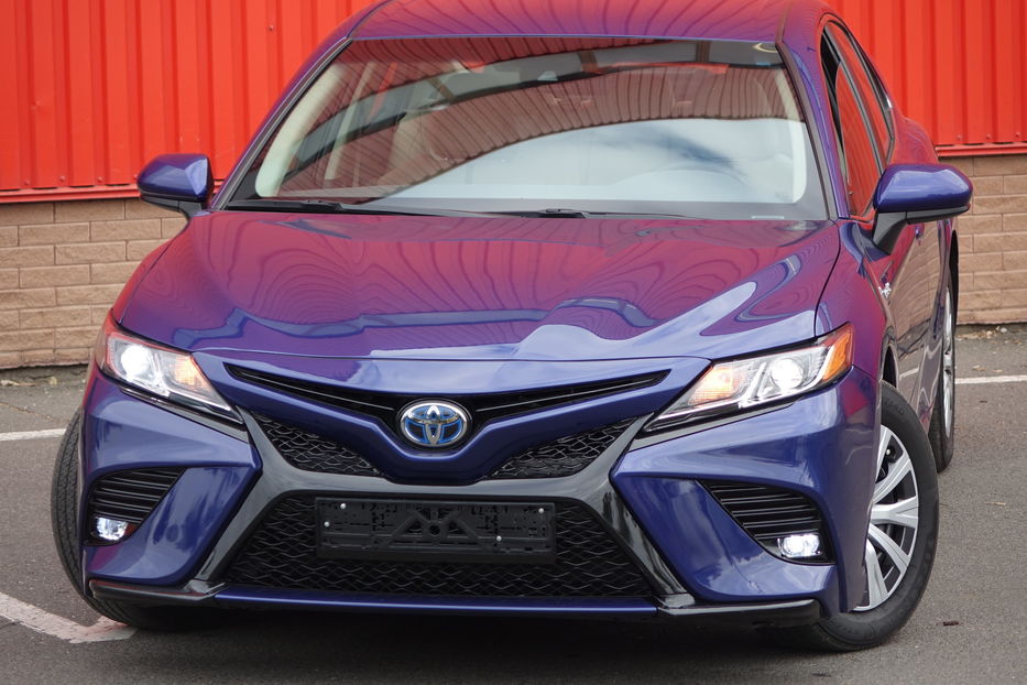 Продам Toyota Camry HYBRIDE 2019 года в Одессе