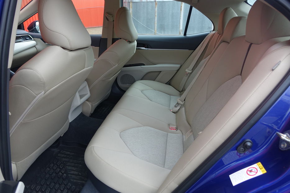 Продам Toyota Camry HYBRIDE 2019 года в Одессе