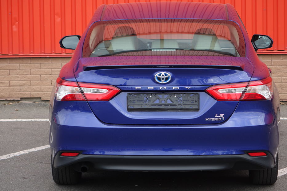 Продам Toyota Camry HYBRIDE 2019 года в Одессе