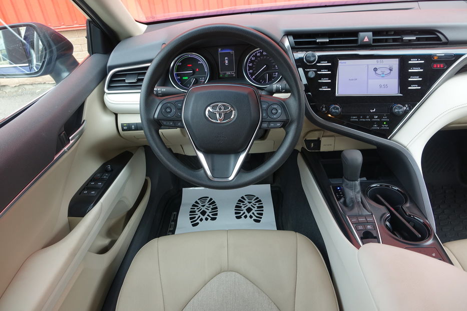 Продам Toyota Camry HYBRIDE 2019 года в Одессе