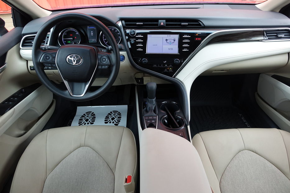 Продам Toyota Camry HYBRIDE 2019 года в Одессе