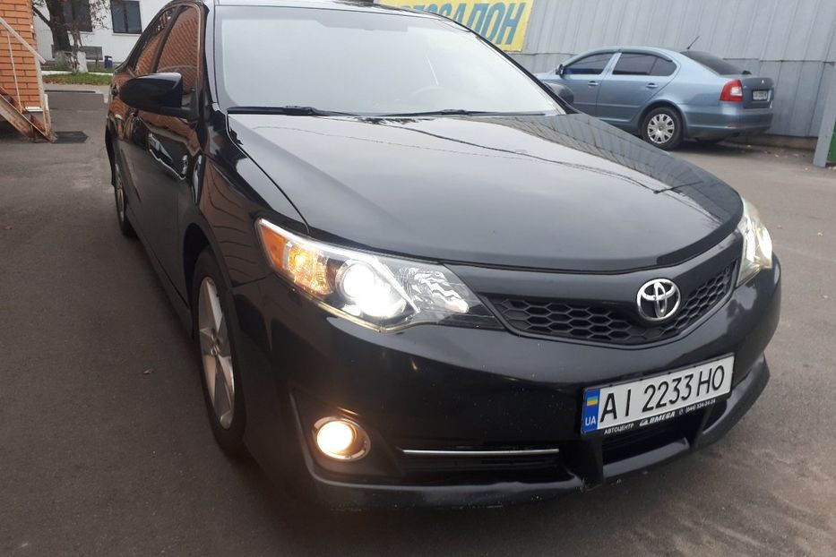 Продам Toyota Camry 2.5 SE 2014 года в Киеве