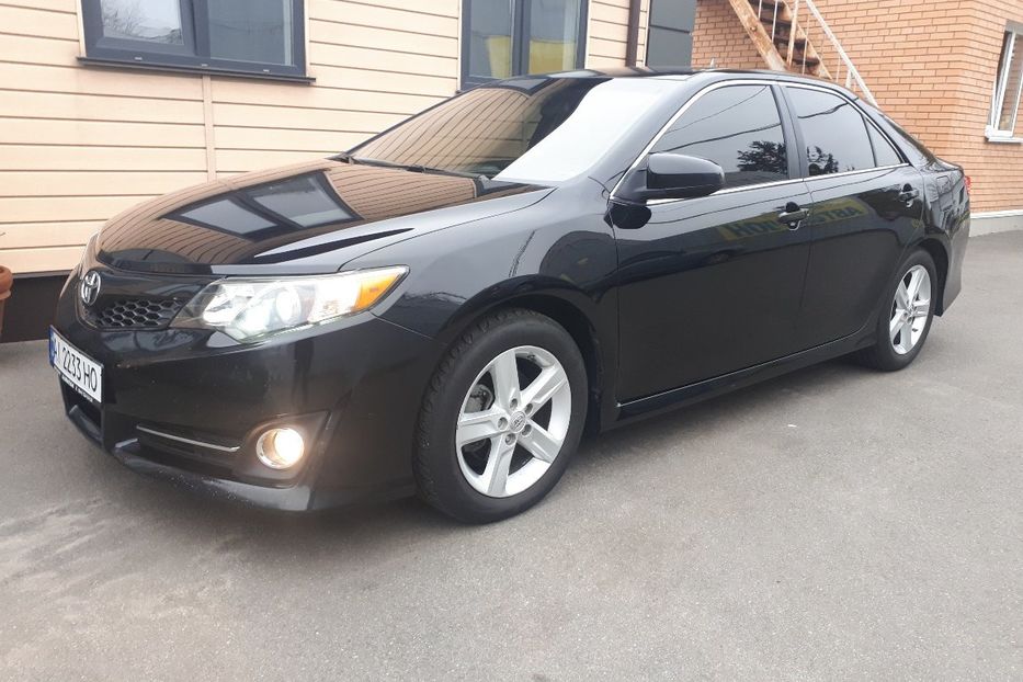 Продам Toyota Camry 2.5 SE 2014 года в Киеве