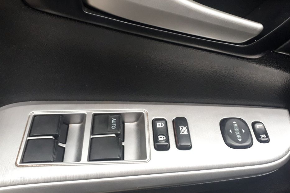 Продам Toyota Camry 2.5 SE 2014 года в Киеве