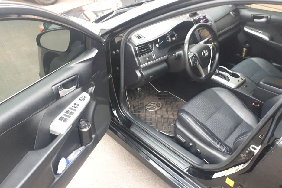 Продам Toyota Camry 2.5 SE 2014 года в Киеве