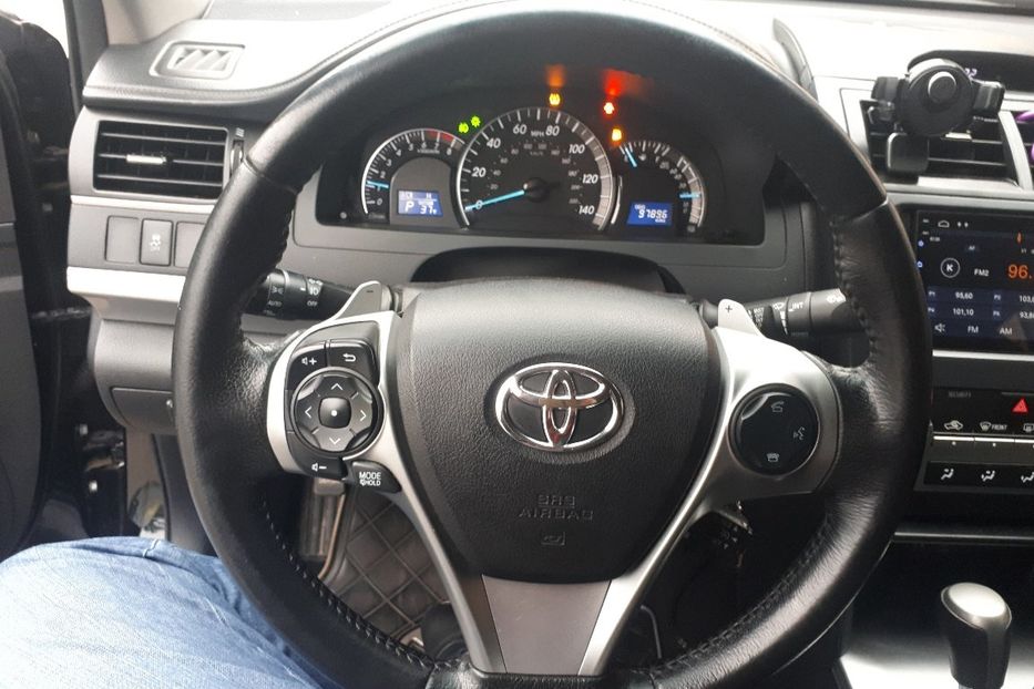 Продам Toyota Camry 2.5 SE 2014 года в Киеве