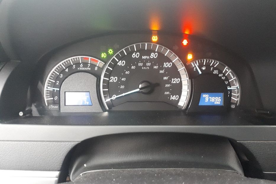Продам Toyota Camry 2.5 SE 2014 года в Киеве