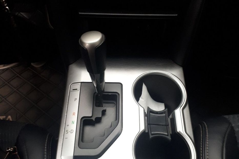 Продам Toyota Camry 2.5 SE 2014 года в Киеве