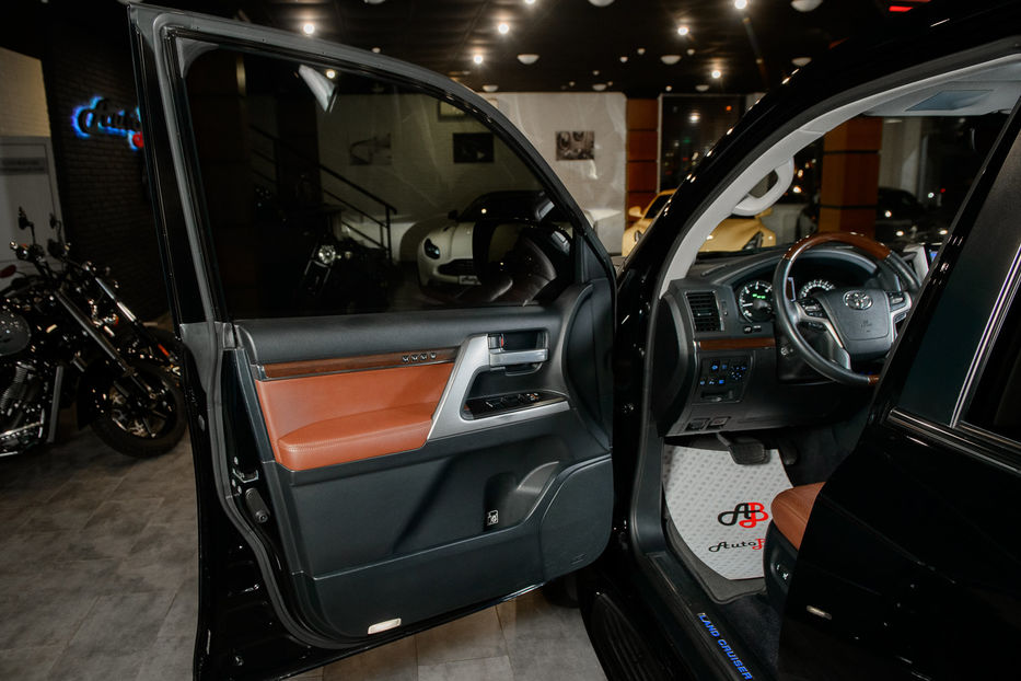 Продам Toyota Land Cruiser 200 2017 года в Одессе