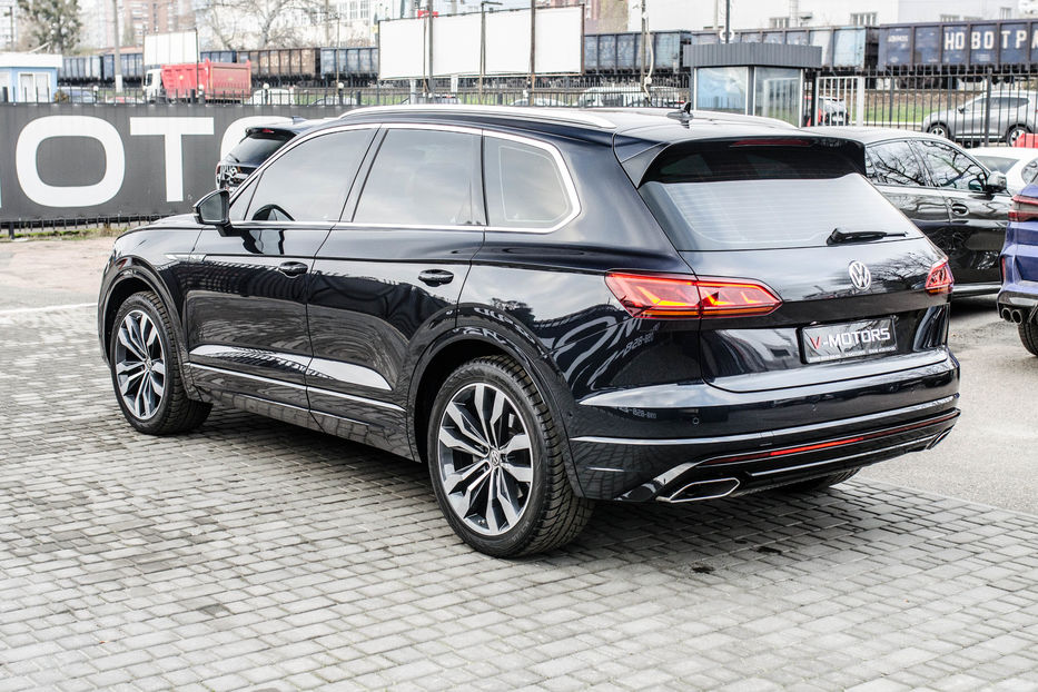 Продам Volkswagen Touareg 3.0TDI R-Line 2018 года в Киеве