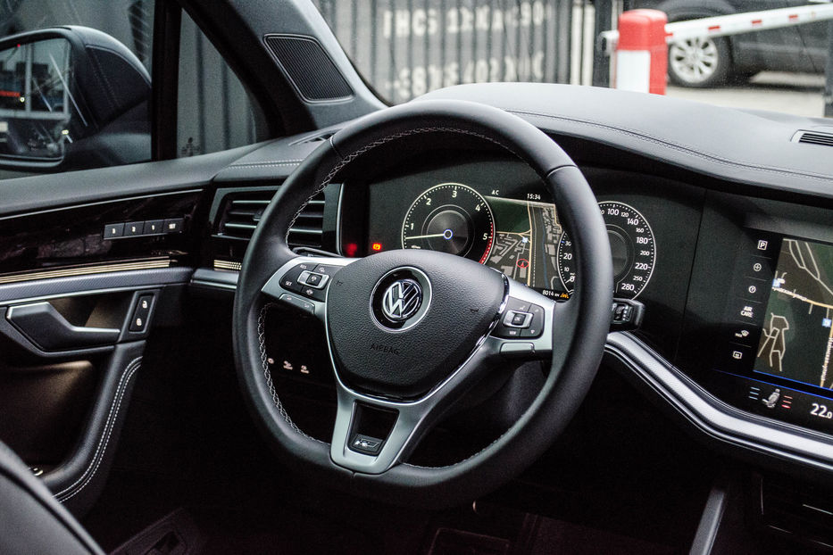 Продам Volkswagen Touareg 3.0TDI R-Line 2018 года в Киеве