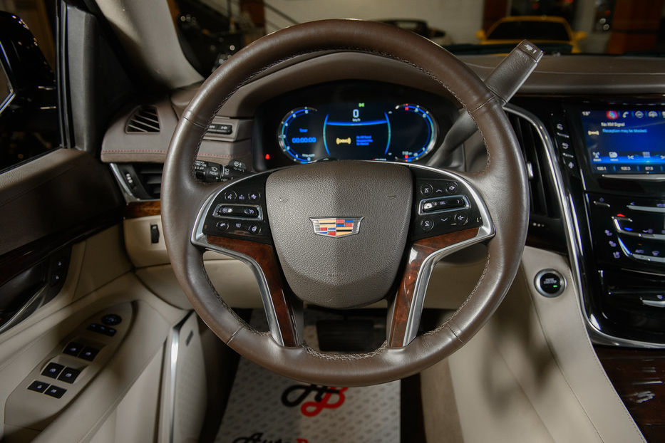 Продам Cadillac Escalade 2015 года в Одессе