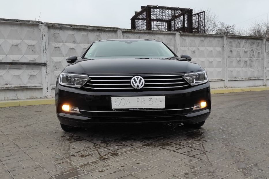 Продам Volkswagen Passat B8 2,0 АВТОМАТ без підкрасів 2016 года в Львове