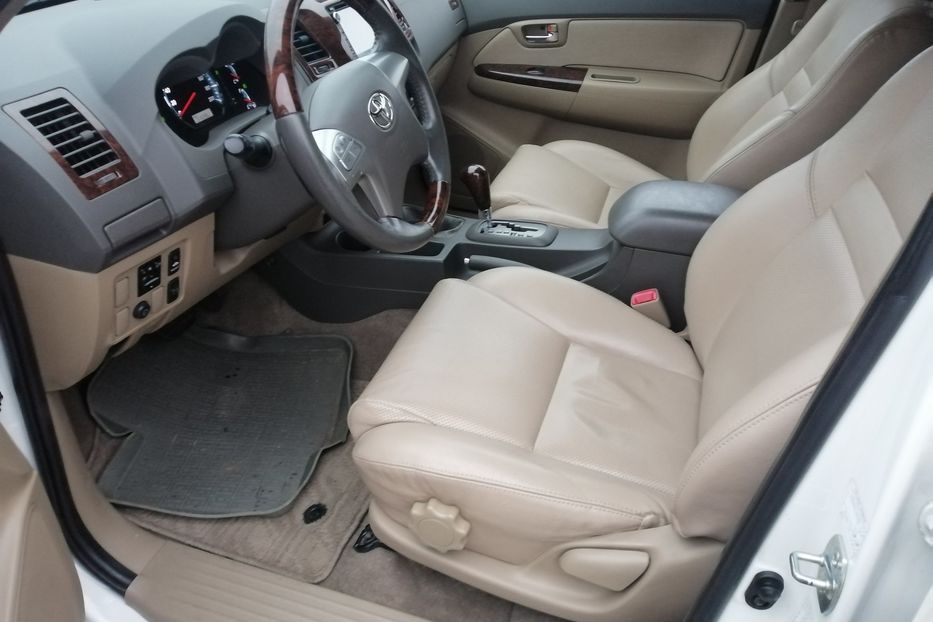 Продам Toyota Fortuner 2013 года в Одессе