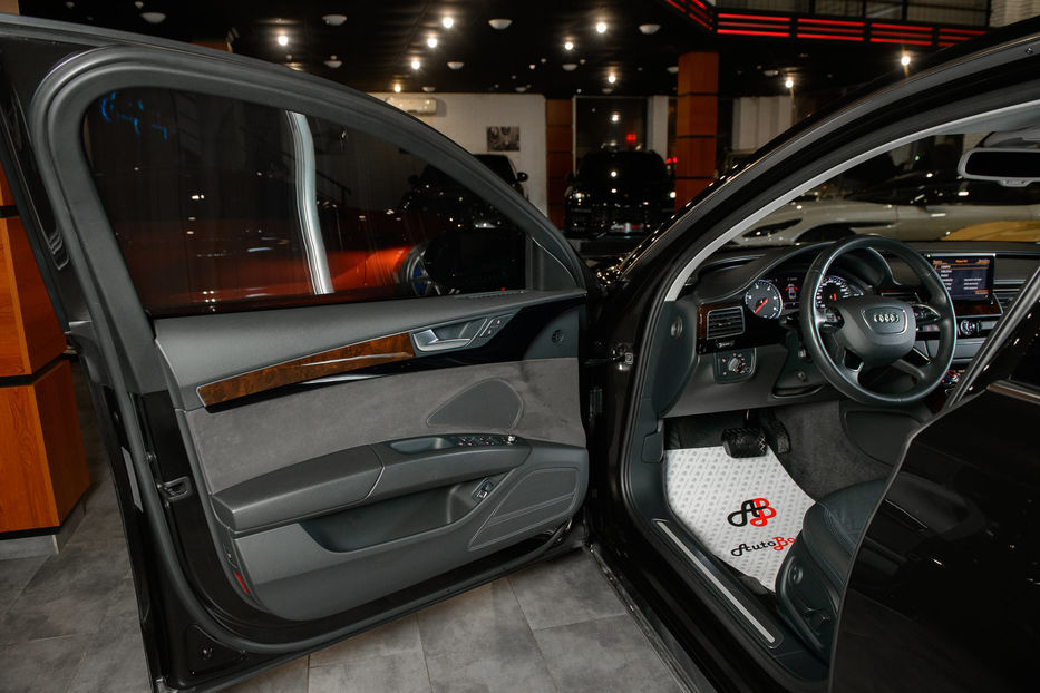 Продам Audi A8 2017 года в Одессе