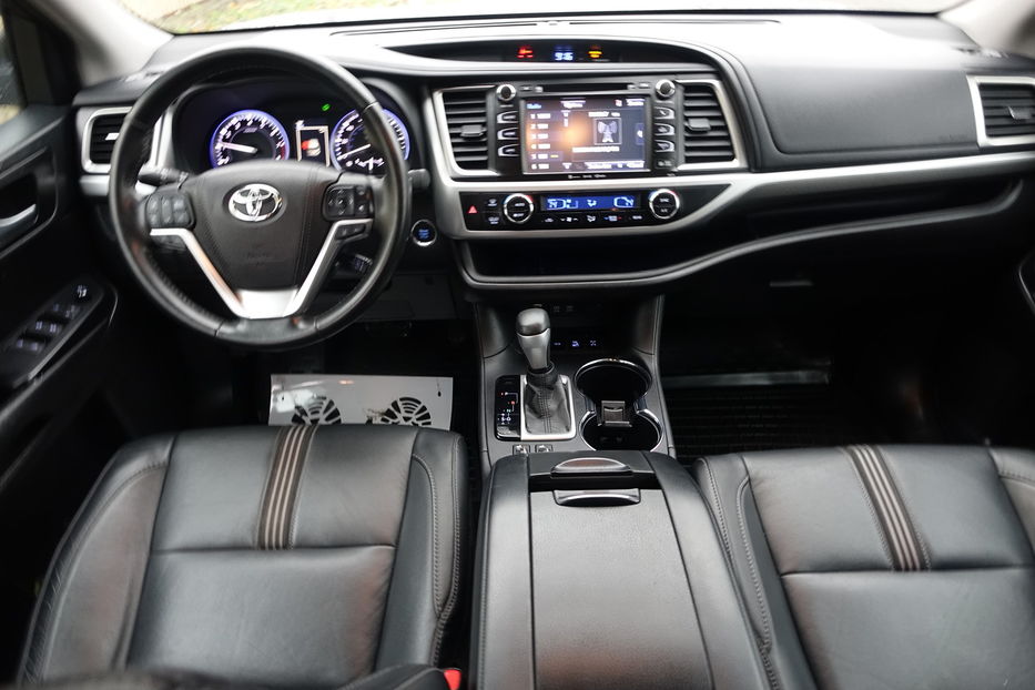 Продам Toyota Highlander MAXIMAL AWD 2019 года в Одессе