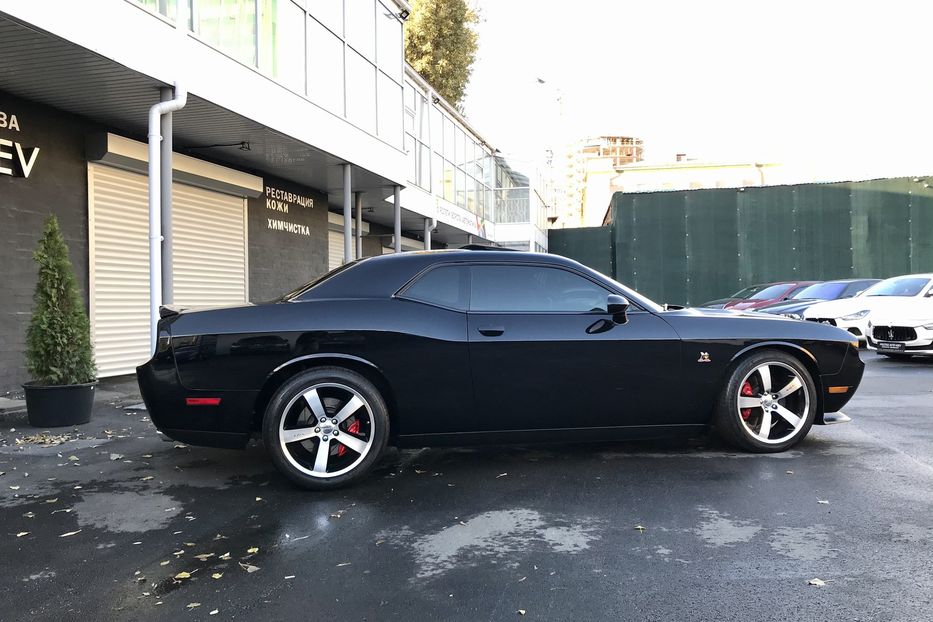 Продам Dodge Challenger SRT8 HEMI 2014 года в Киеве