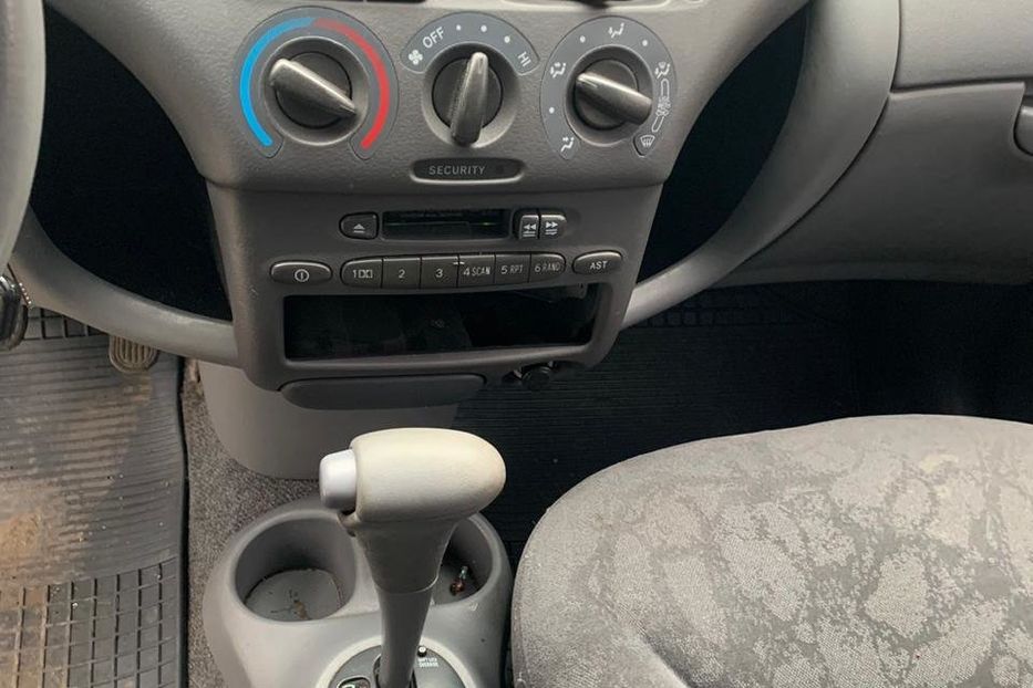 Продам Toyota Yaris 2002 года в Одессе